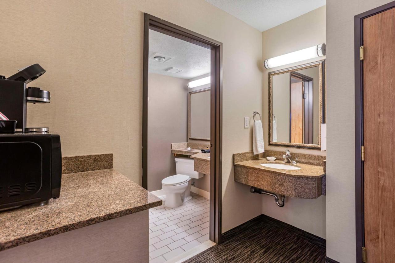 King Room with Sofa Bed - Non-Smoking at Best Western Plus Landmark Inn