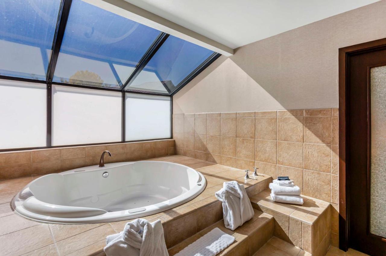 King Suite with Living Area at Best Western Plus Landmark Inn
