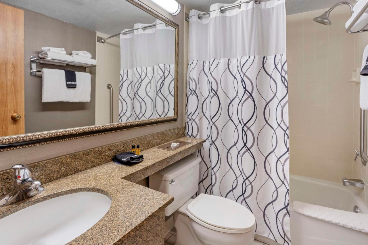 | Best Western Plus Landmark Inn