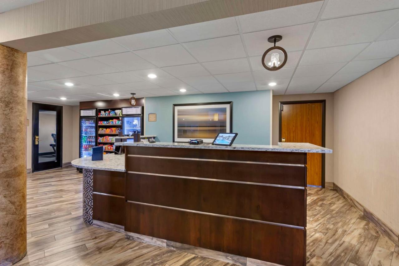 | Best Western Plus Landmark Inn