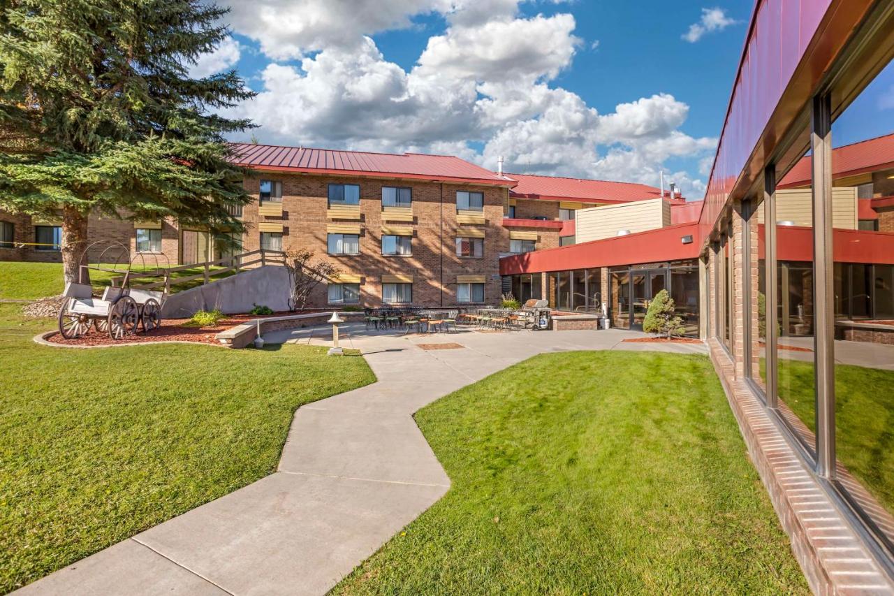 | Best Western Plus Landmark Inn