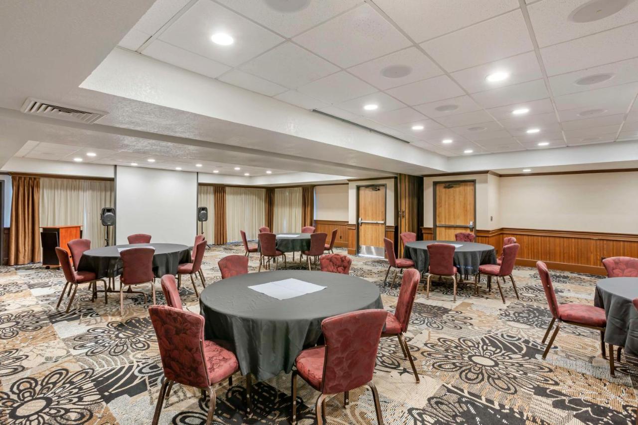| Best Western Plus Landmark Inn