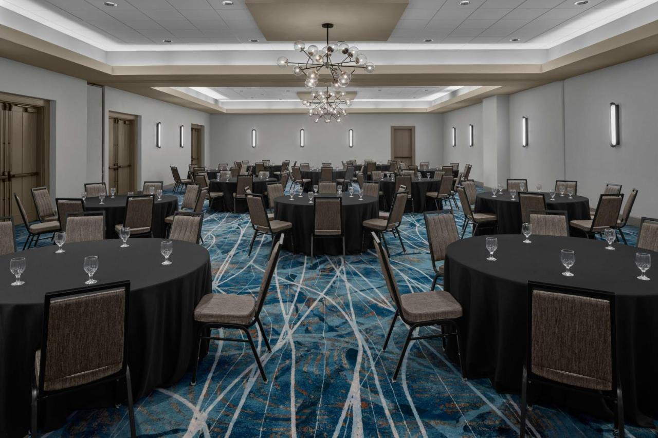 | Sheraton Milwaukee Brookfield