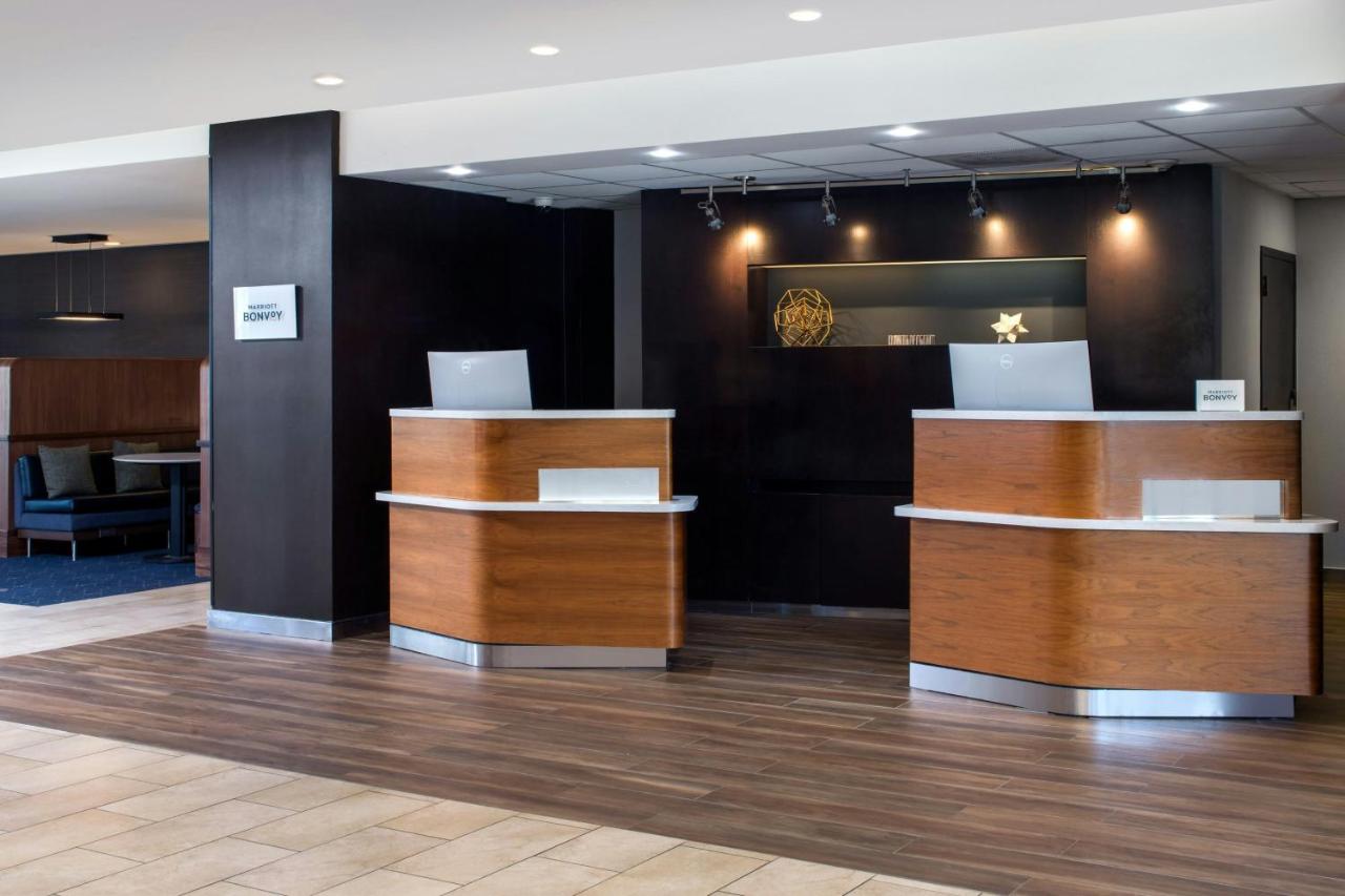 | Courtyard by Marriott Phoenix Airport