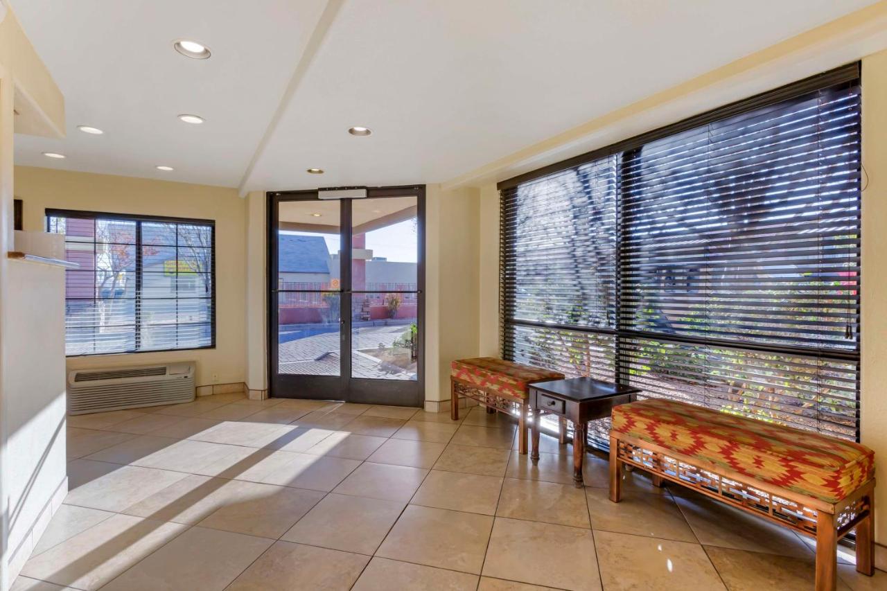 | Best Western Desert Inn