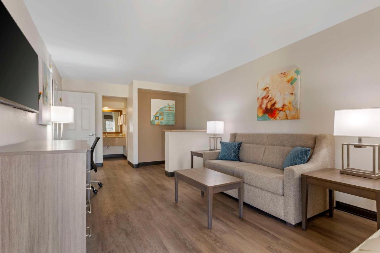 Queen Suite - Non Smoking at Best Western Desert Inn
