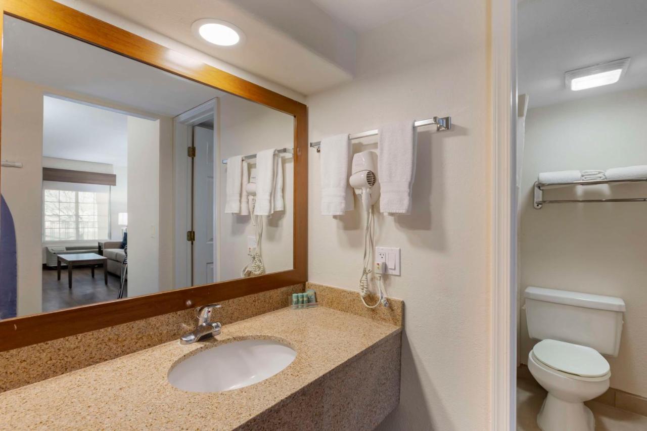 Queen Suite - Non Smoking at Best Western Desert Inn