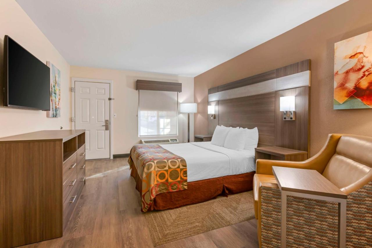 Queen Room with Roll-in Shower - Disability Access - Non smoking at Best Western Desert Inn