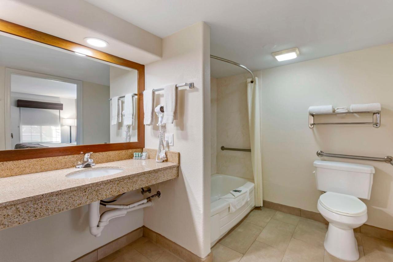 Queen Room - Disability Access - Non Smoking at Best Western Desert Inn