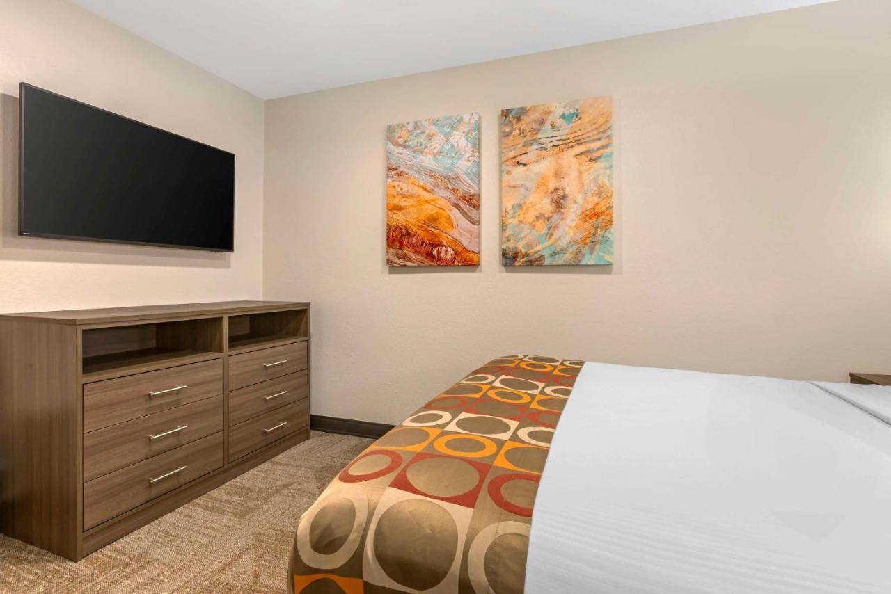 Suite with Three Queen beds at Best Western Desert Inn