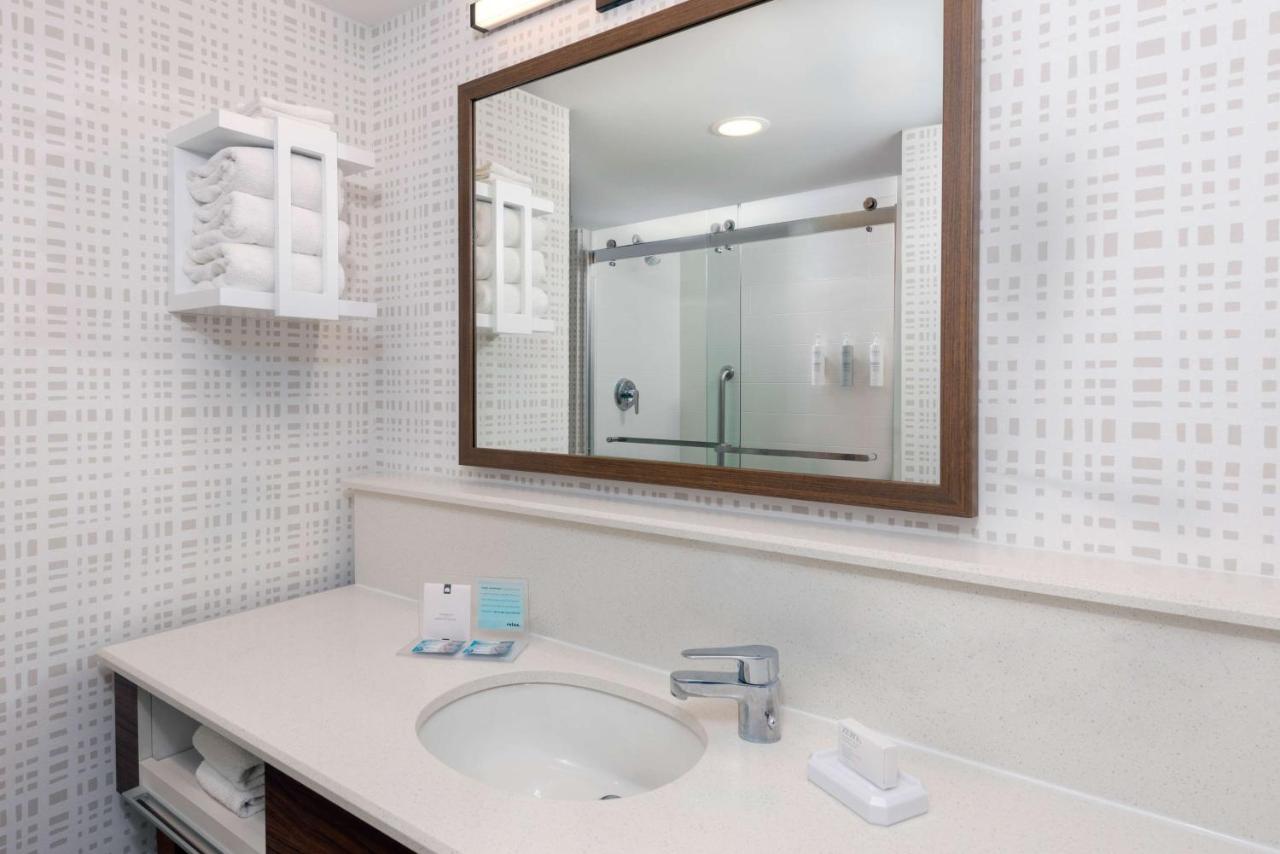 | Hampton Inn and Suites Clearwater Beach