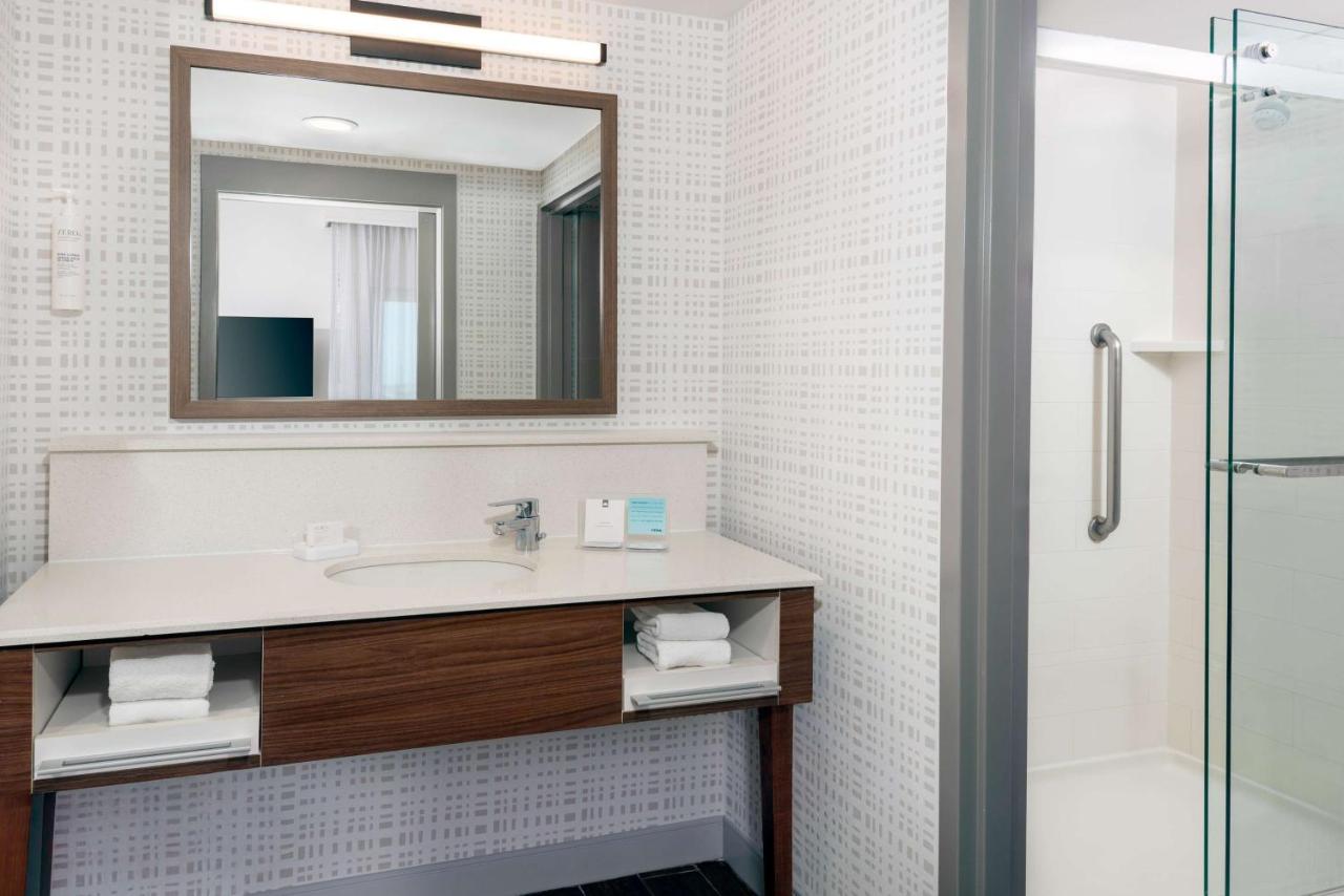 | Hampton Inn and Suites Clearwater Beach