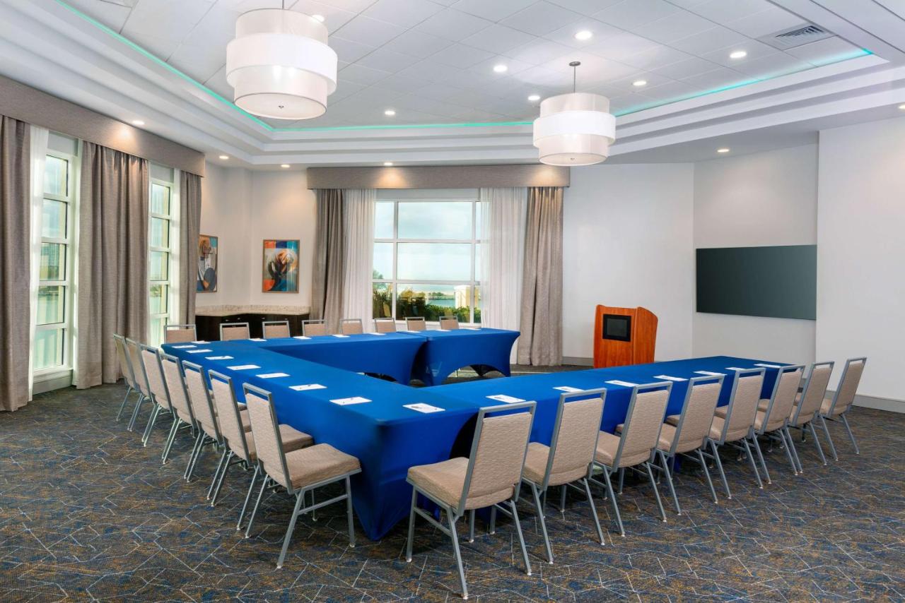 | Hampton Inn and Suites Clearwater Beach