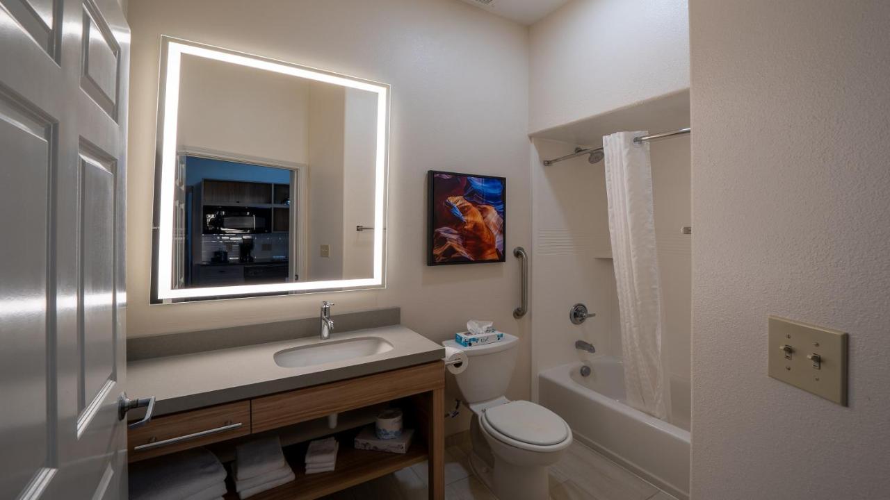 | Candlewood Suites Baytown, an IHG Hotel