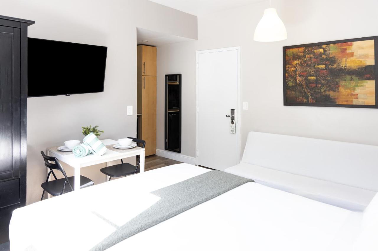Queen Studio with Sofa Bed at Ocean Reef Suites, South Beach