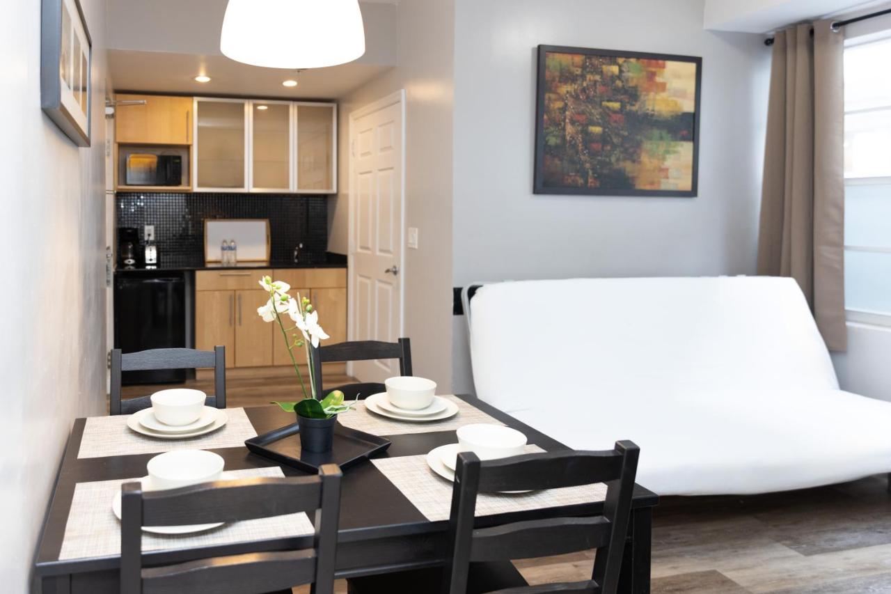 Queen Suite with Sofa Bed at Ocean Reef Suites, South Beach