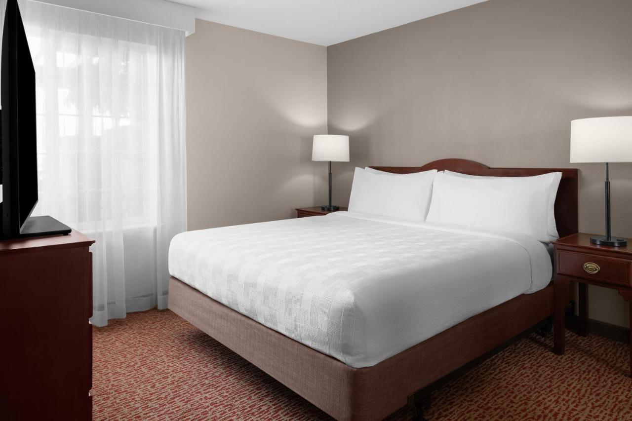 | Larkspur Landing Bellevue - An All-Suite Hotel