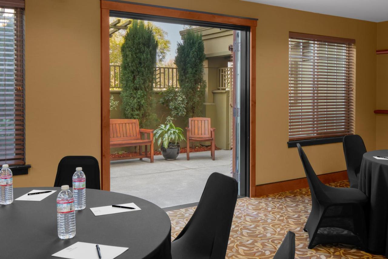 | Larkspur Landing Campbell - An All-Suite Hotel