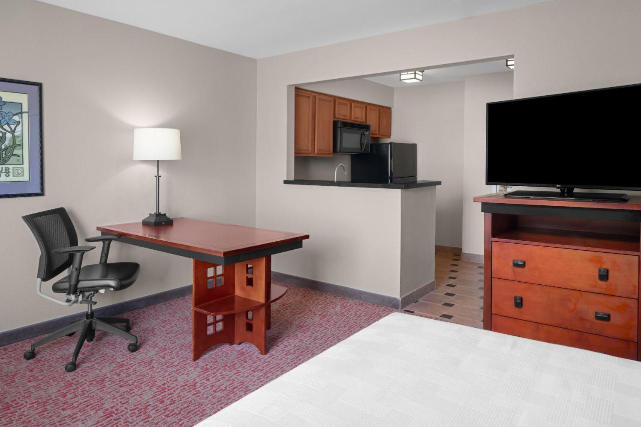 | Larkspur Landing Campbell - An All-Suite Hotel