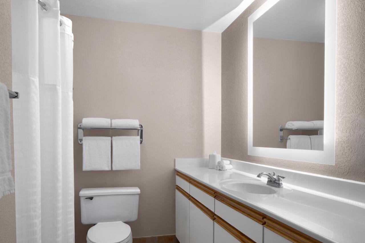 | Larkspur Landing Hillsboro - An All-Suite Hotel