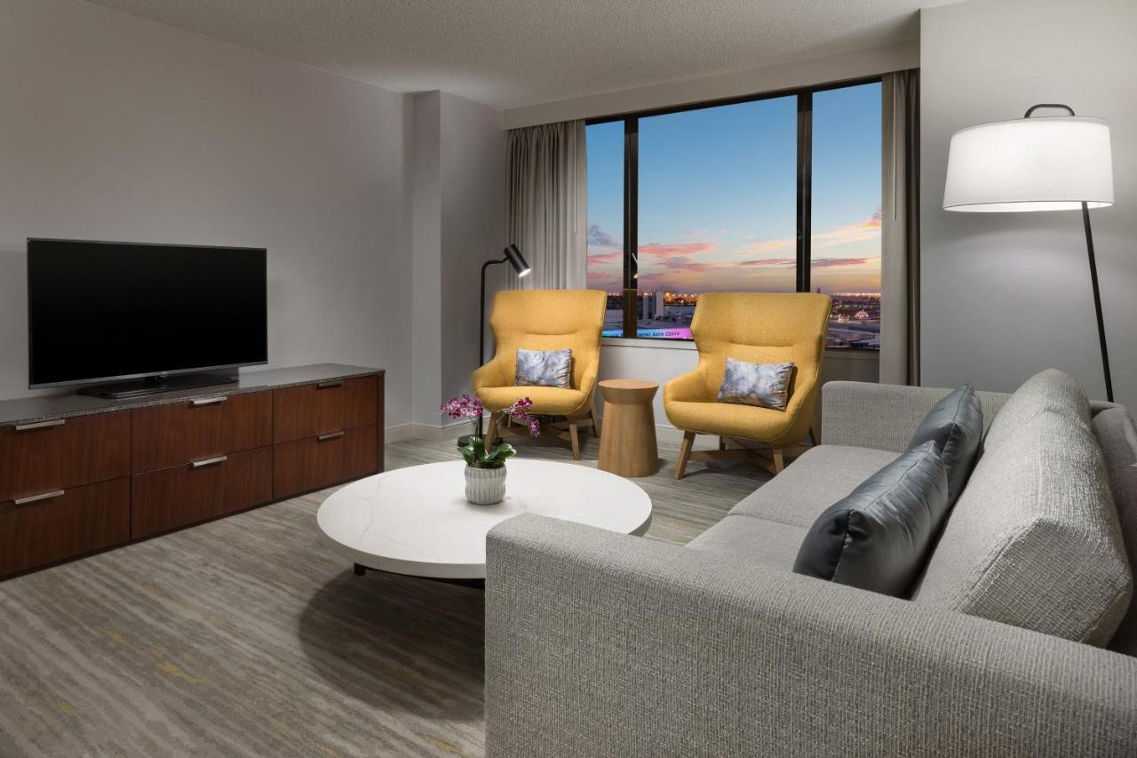 Parlor, 1 King, Sofa bed at The Westin Long Beach