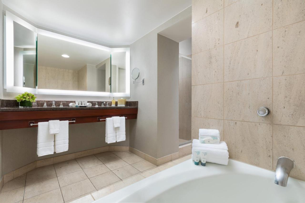 Presidential Suite, 1 King, Partial ocean view, Top floor at The Westin Long Beach