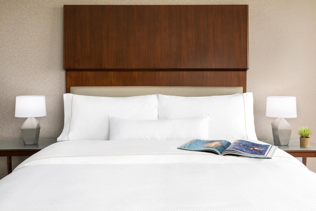 Guest Room, 1 King at The Westin Long Beach