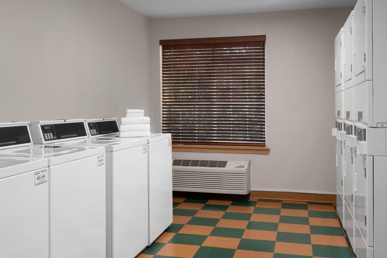 | Larkspur Landing Folsom - An All-Suite Hotel