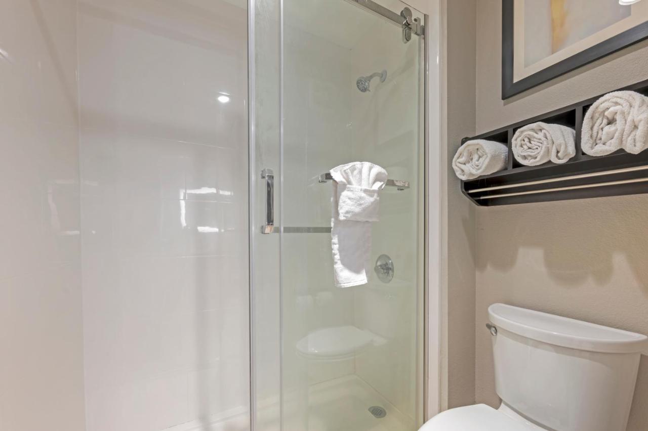King Suite with Sofa Bed at Best Western Plus Lafayette Hotel University Area