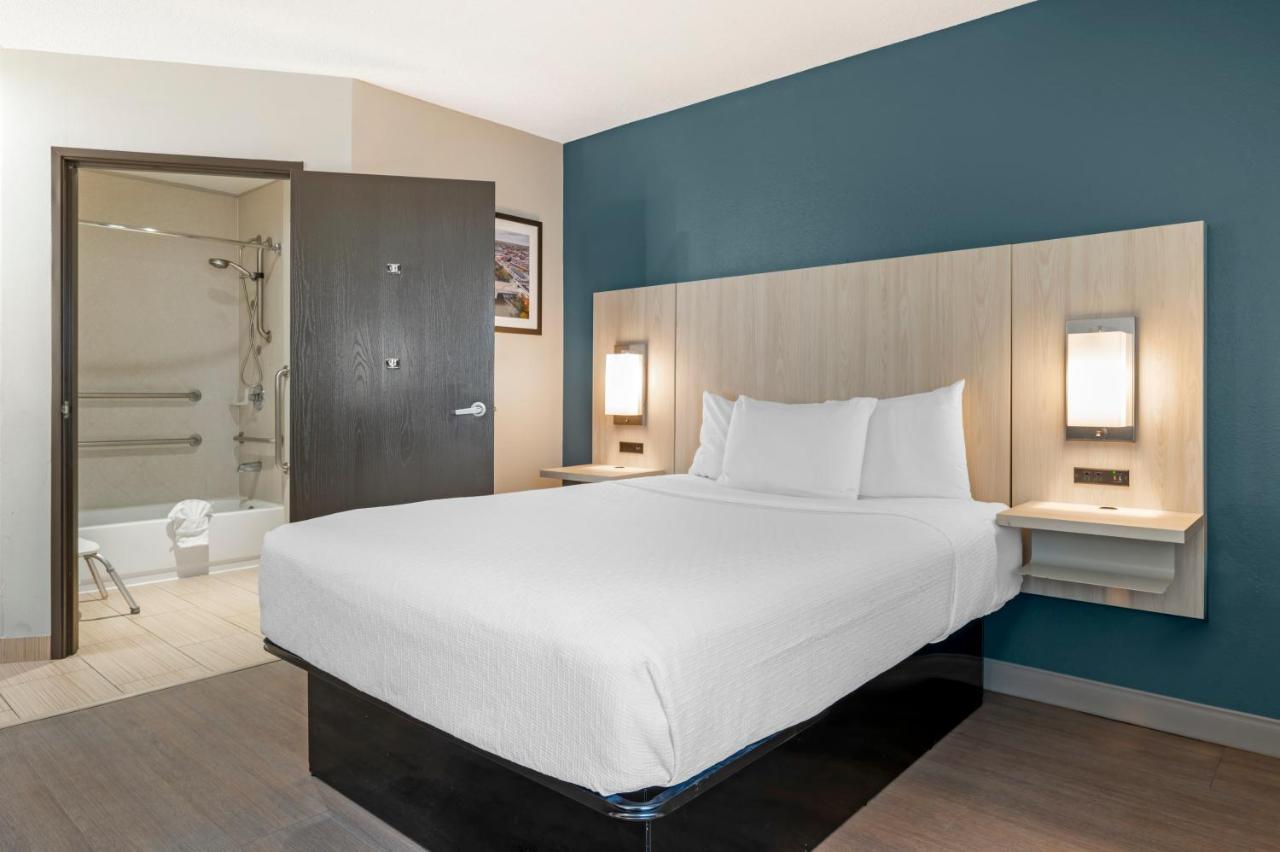 Queen Room with Mobility Accessible Roll-In Shower at Best Western Plus Lafayette Hotel University Area