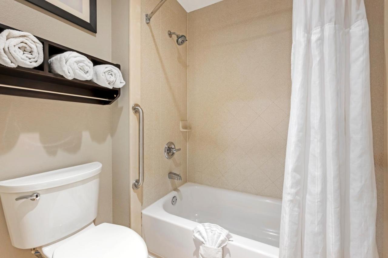 King Room at Best Western Plus Lafayette Hotel University Area