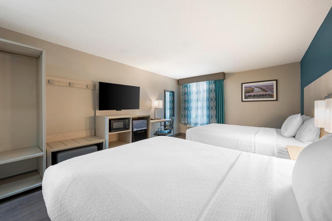 Queen Room with Two Queen Beds at Best Western Plus Lafayette Hotel University Area