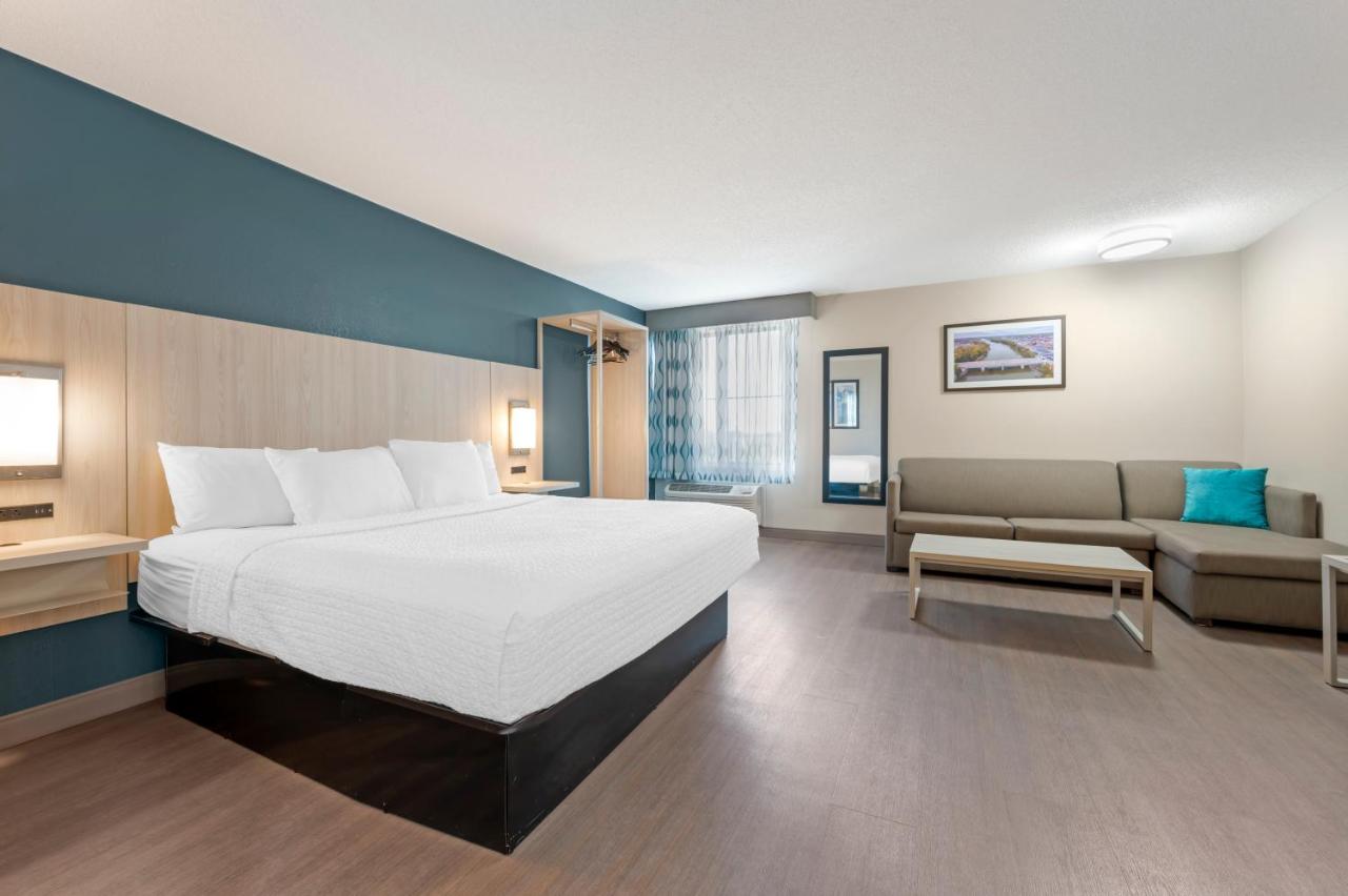 King Suite with Sofa Bed at Best Western Plus Lafayette Hotel University Area