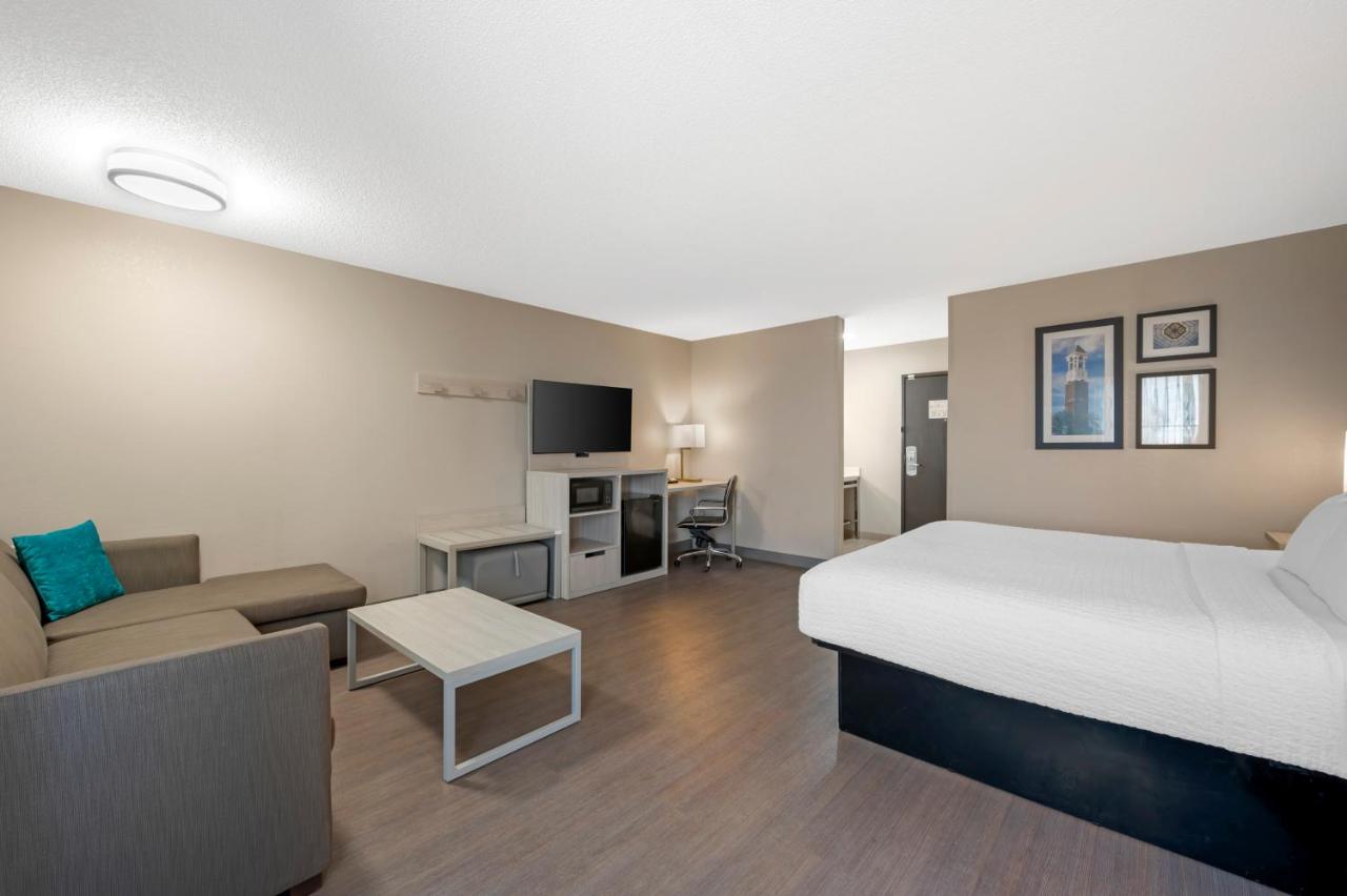 King Suite with Sofa Bed at Best Western Plus Lafayette Hotel University Area