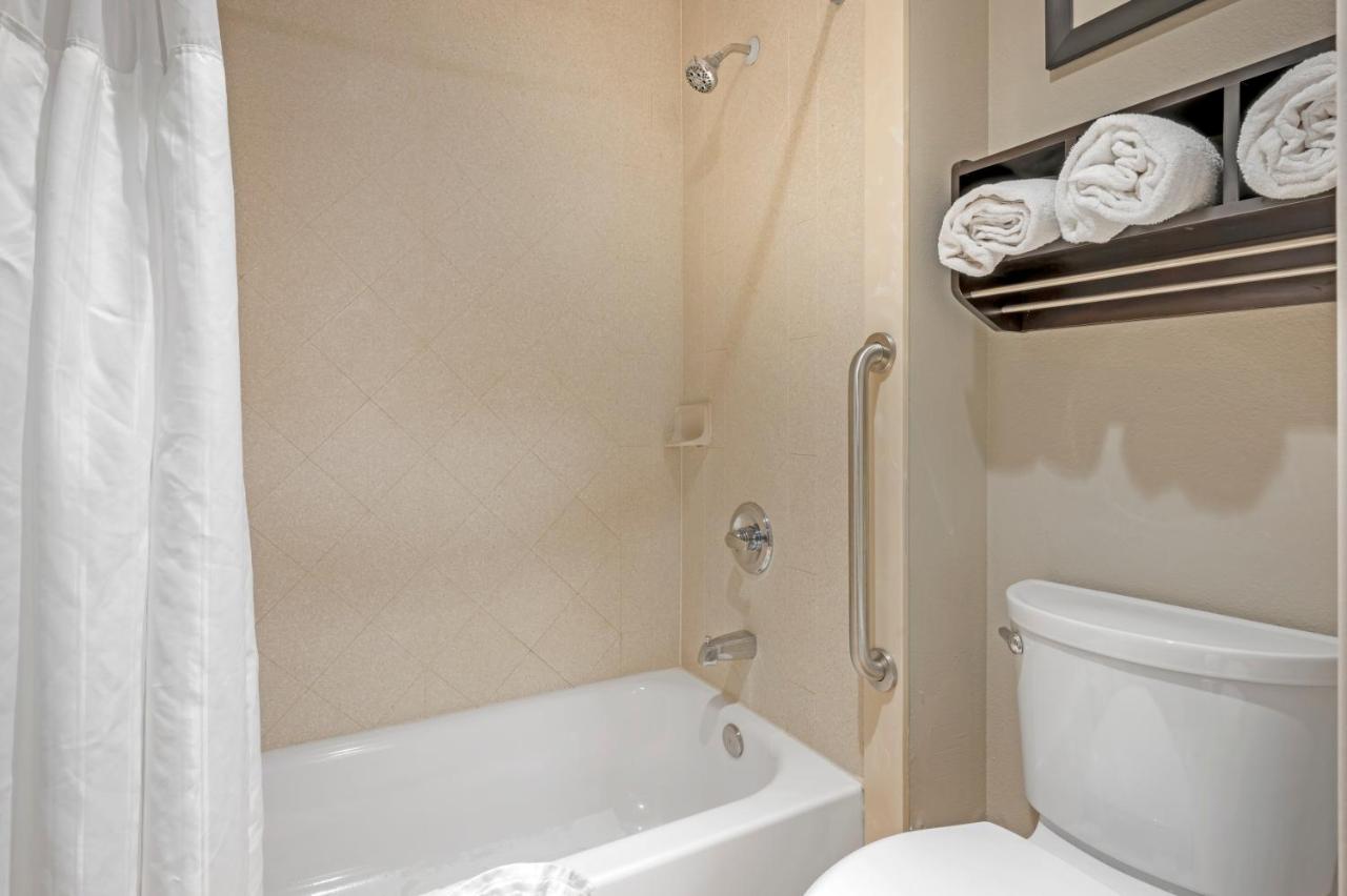 Queen Room with Two Queen Beds at Best Western Plus Lafayette Hotel University Area