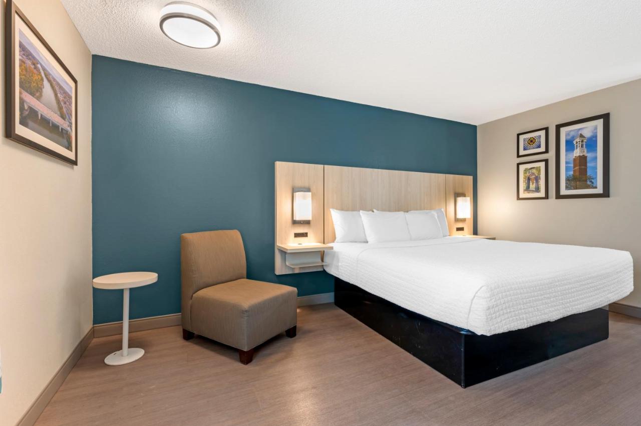King Room at Best Western Plus Lafayette Hotel University Area