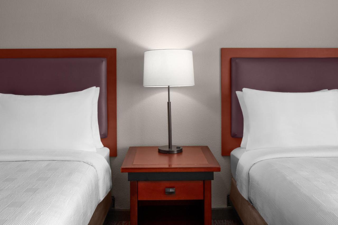 | Larkspur Landing Folsom - An All-Suite Hotel