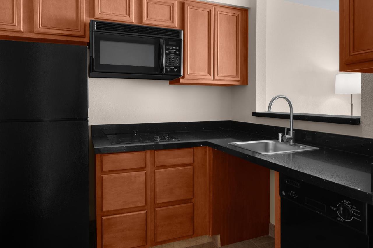 | Larkspur Landing Folsom - An All-Suite Hotel