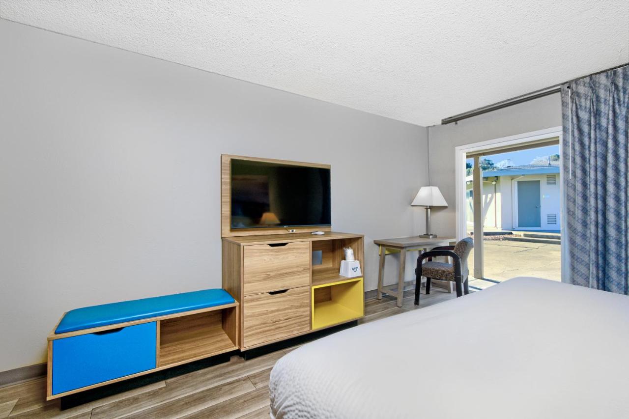 King Room - Non-Smoking at Days Inn by Wyndham Novato/San Francisco