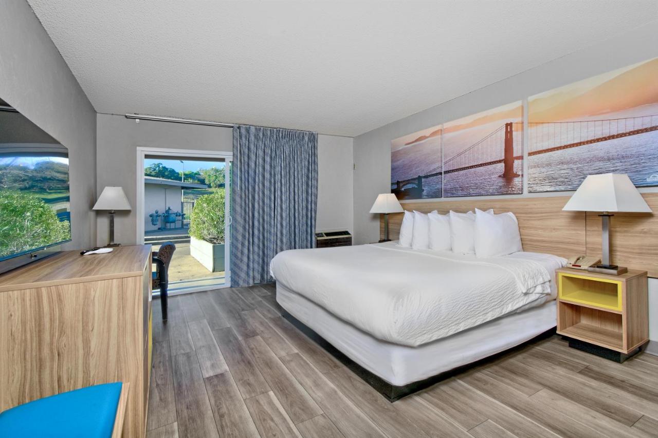 King Room - Non-Smoking at Days Inn by Wyndham Novato/San Francisco