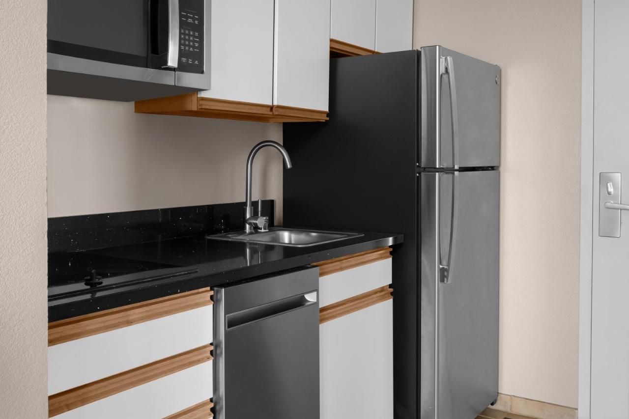| Larkspur Landing Pleasanton - An All-Suite Hotel