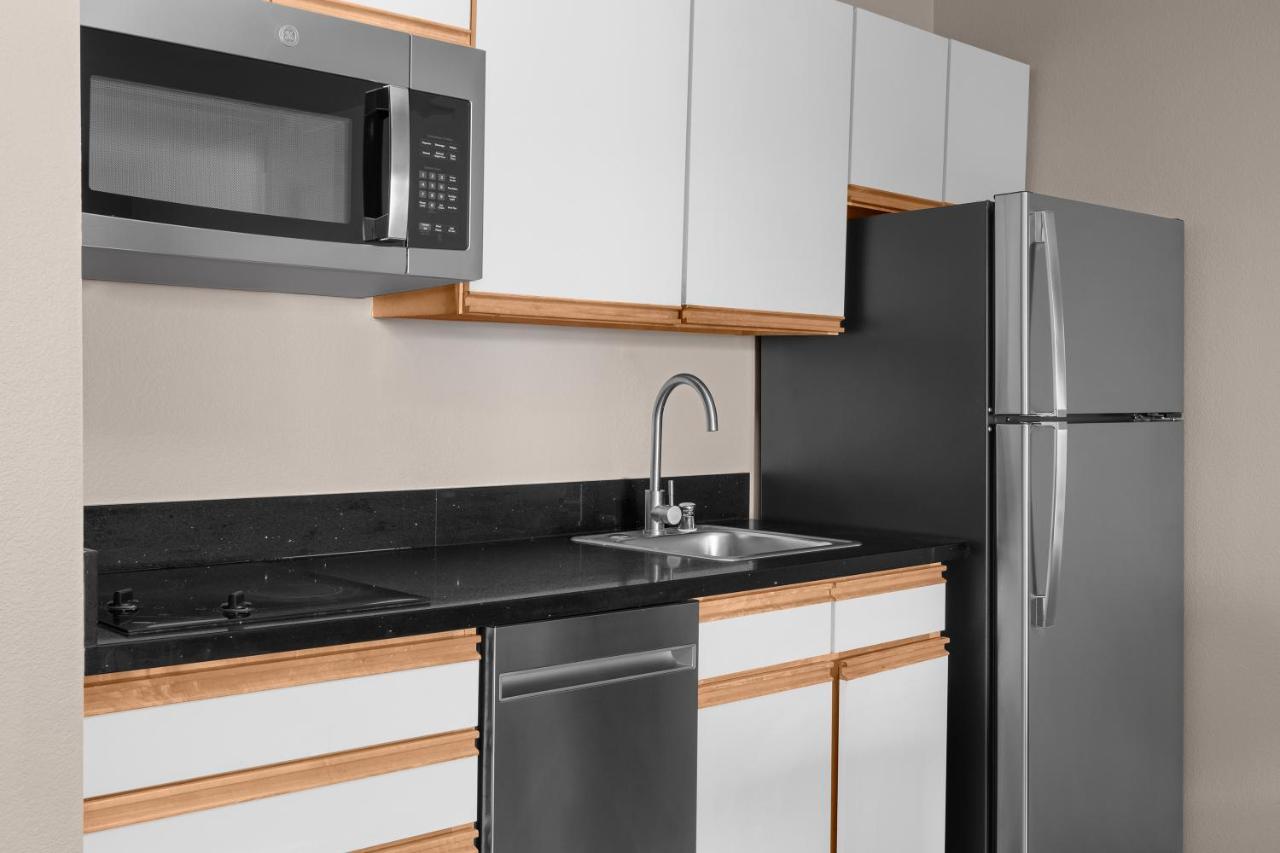| Larkspur Landing Pleasanton - An All-Suite Hotel