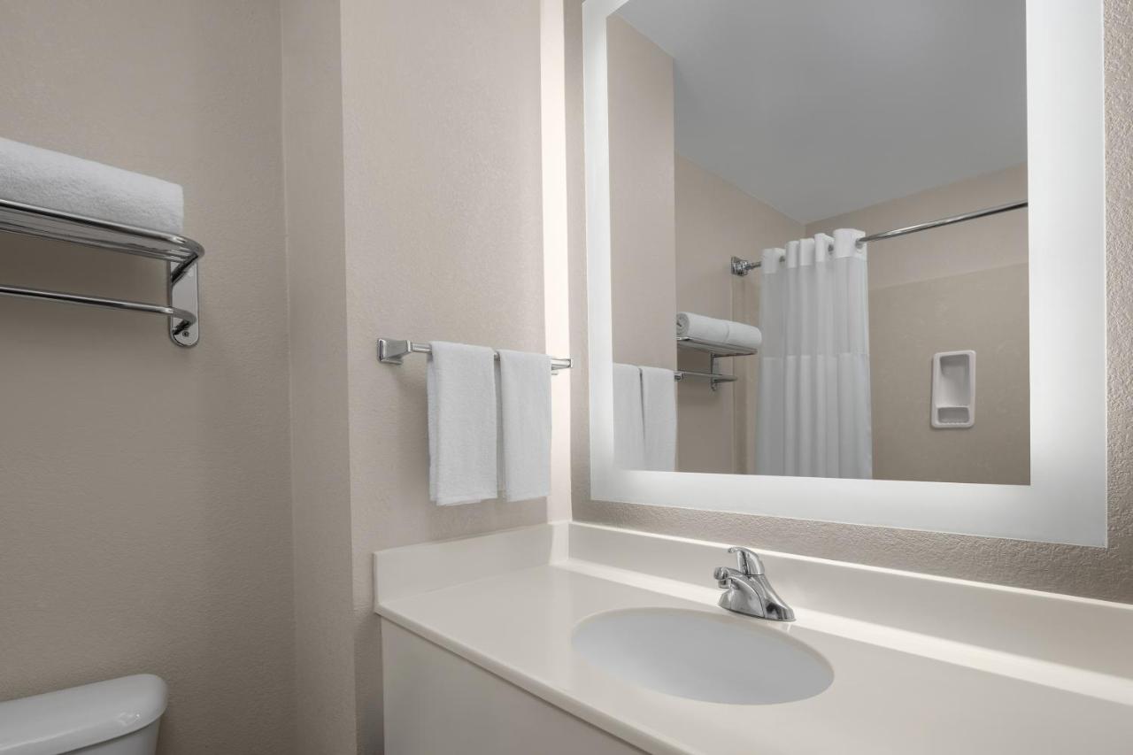  | Larkspur Landing Renton - An All-Suite Hotel