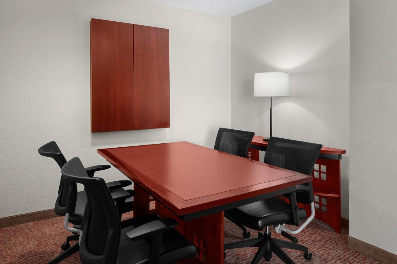 | Larkspur Landing Renton - An All-Suite Hotel