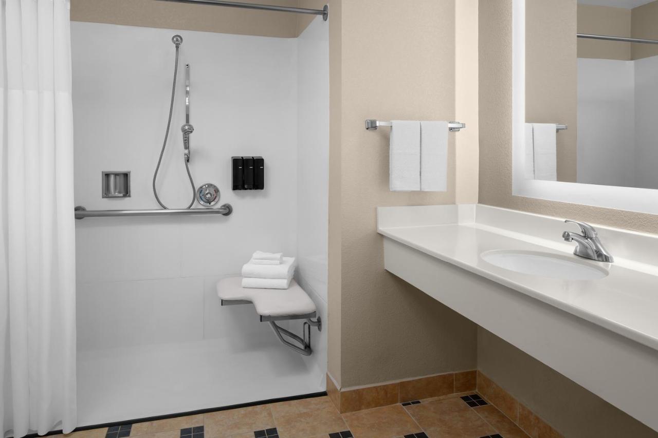 | Larkspur Landing Roseville - An All-Suite Hotel