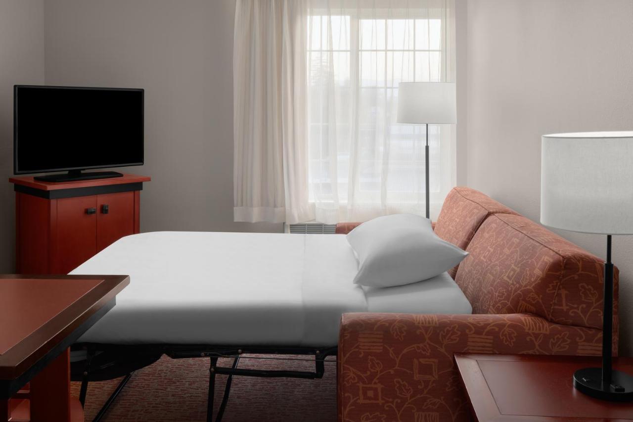 | Larkspur Landing Roseville - An All-Suite Hotel