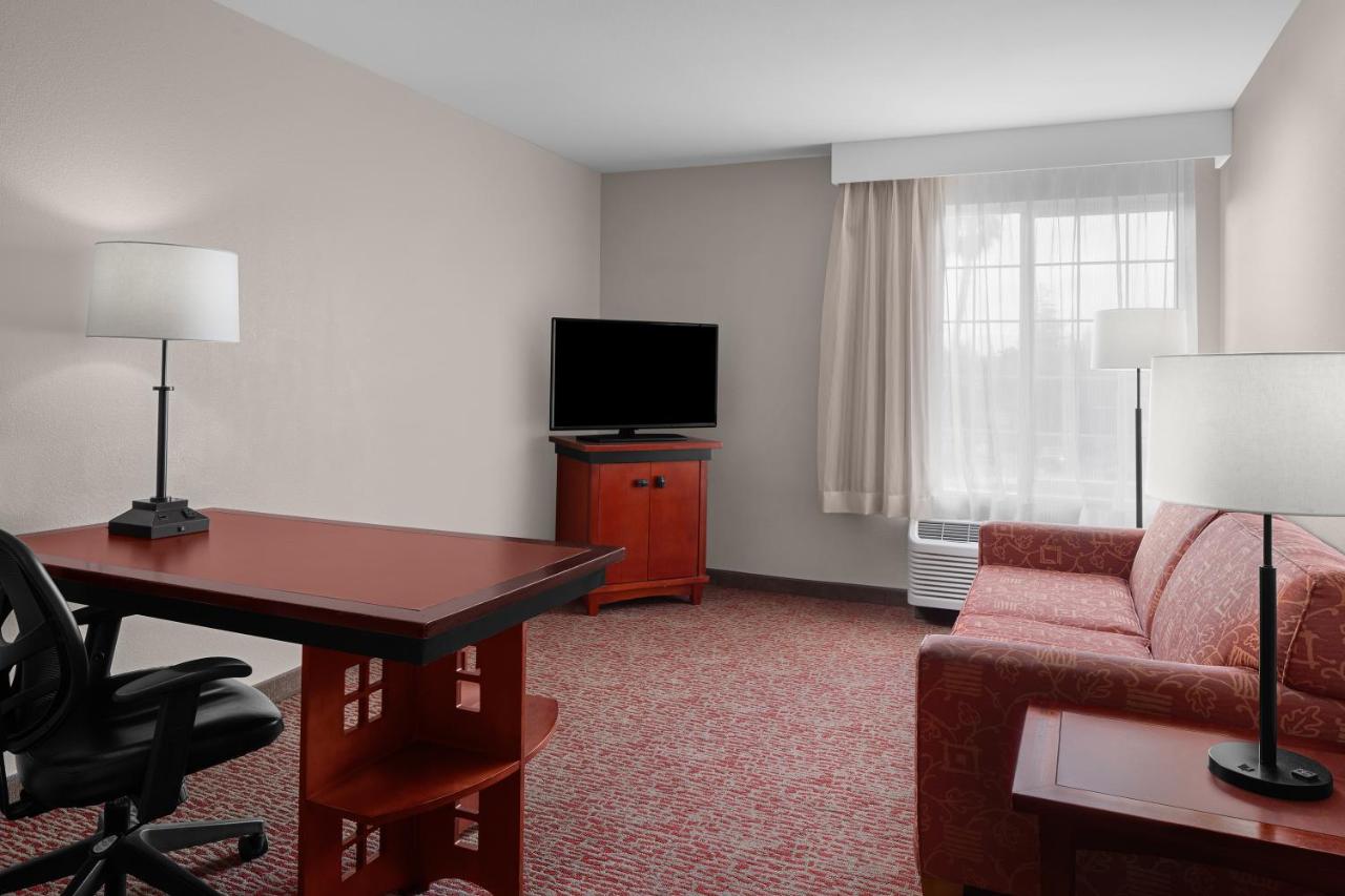 | Larkspur Landing Roseville - An All-Suite Hotel