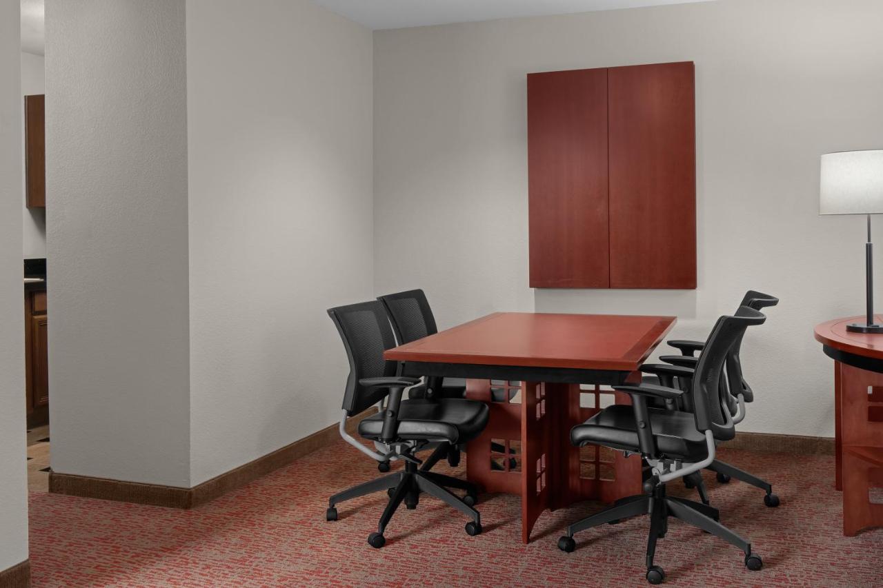 | Larkspur Landing Roseville - An All-Suite Hotel
