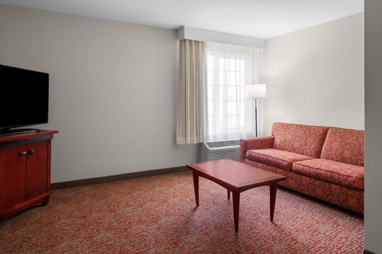 | Larkspur Landing Roseville - An All-Suite Hotel