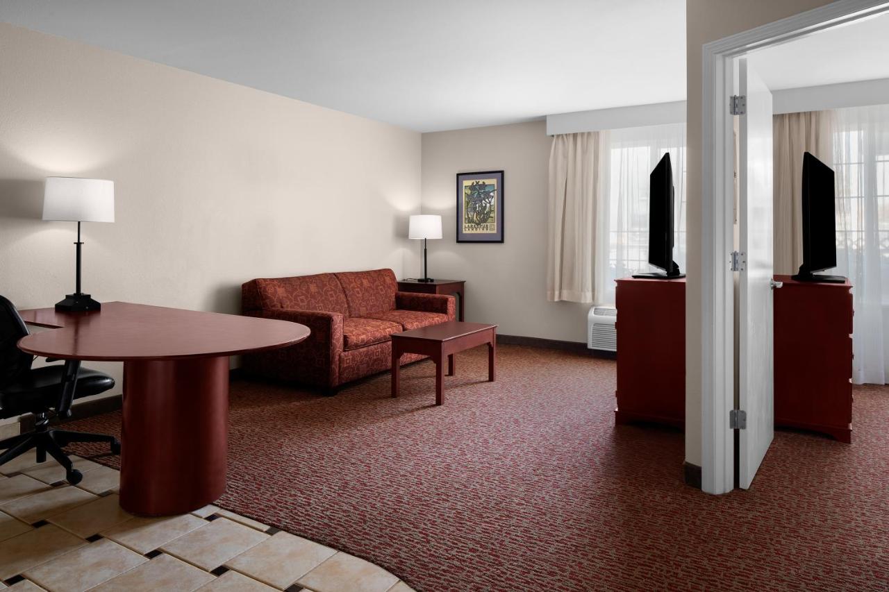 | Larkspur Landing Sacramento - An All-Suite Hotel